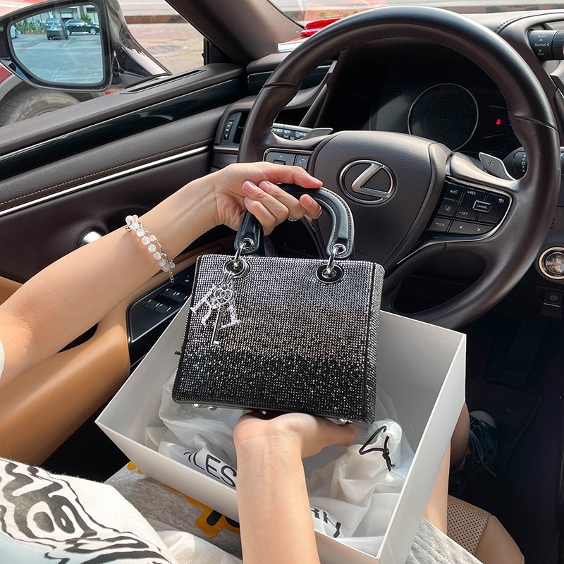 Bolso de mano con cadena de di - Interior Design High End reseña y precio